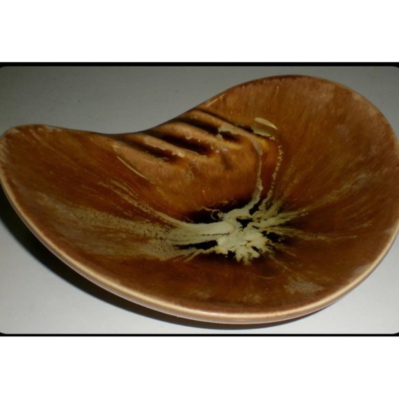 Vintage ashtray ceramic pottery W21 Canadian kidney shaped. 1970s design - Picture 1 of 3